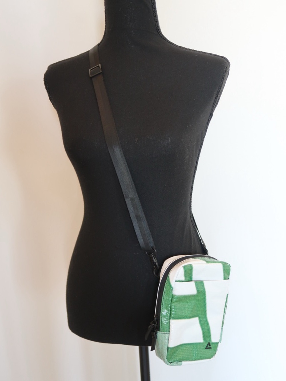 Green & White Crossbody Phone Pouch - Lightweight Bag - Picture 2 of 3